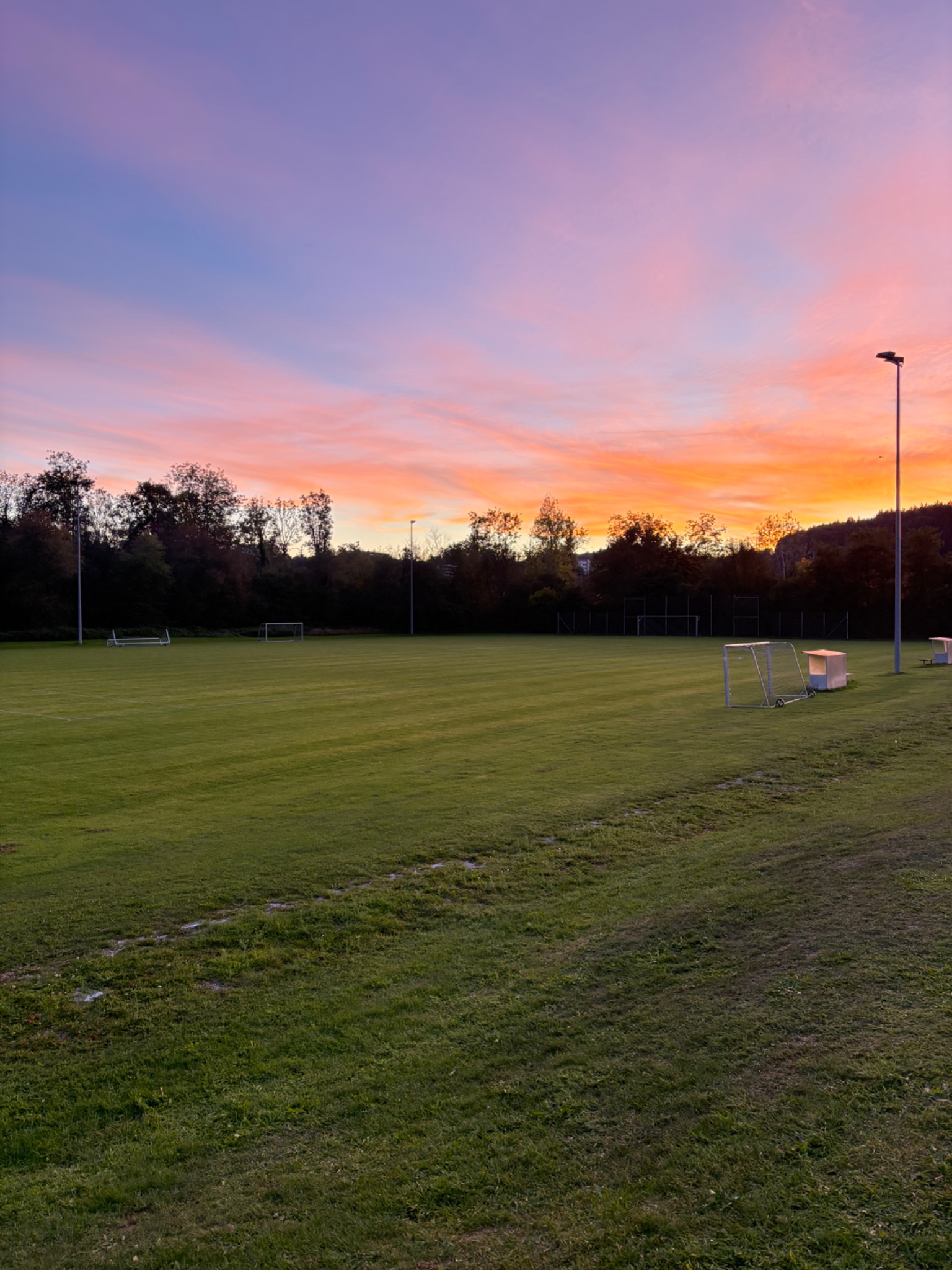 Trainingsplatz im Abendlicht